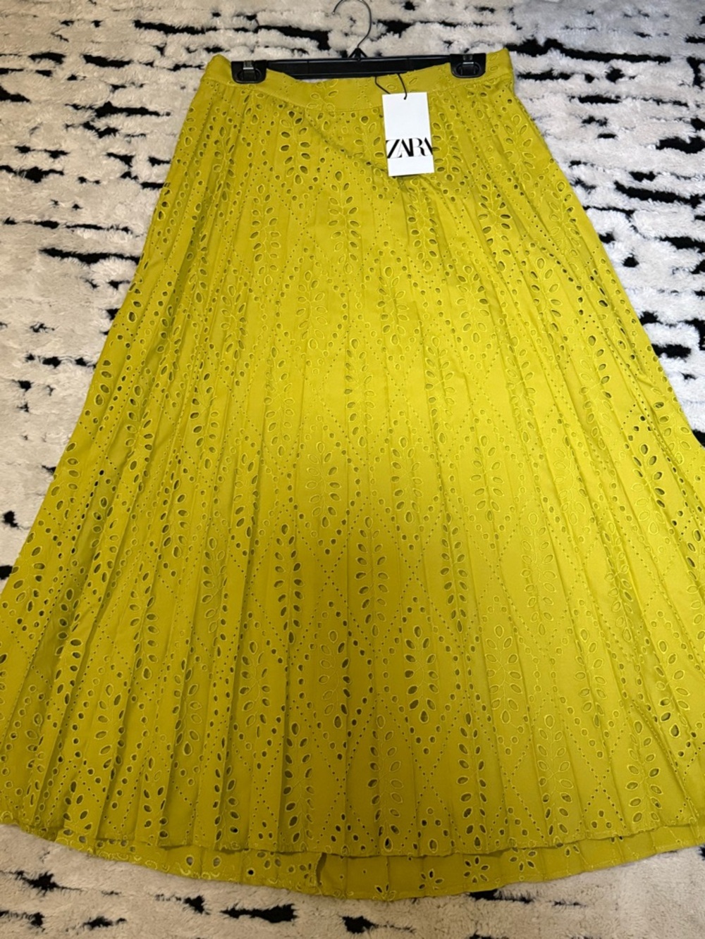 ZARA Lime Yellow Eyelet Pleated Midi Skirt - Picture 3 of 6